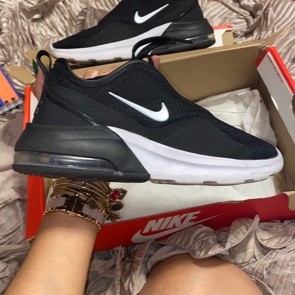 COPY - Wmns Nike Air Max Motion 2